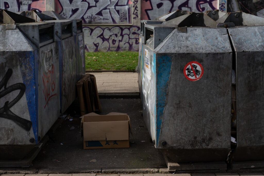 Überfüllte Papiercontainer Situation bei der Altpapierentsorgung der Stadt Essen